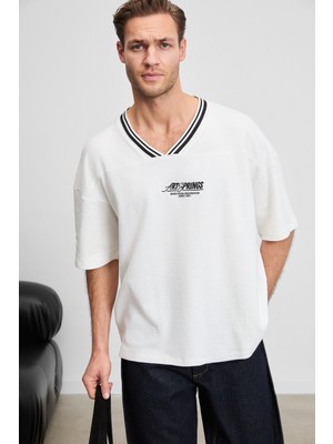 Grimelange Cadız Erkek %100 Organik Pamuklu Kontrast V Yakalı Nakış Detaylı Beyaz T-Shirt