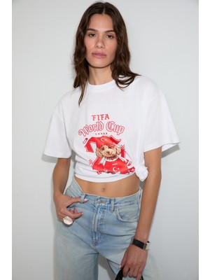 Grimelange Plene Kadın Yumuşak ve Esnek Kumaşlı Organik Pamuklu Dünya Kupasına Özel Baskılı Beyaz T-Shirt