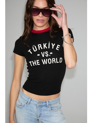 Grimelange Almıla Kadın Yumuşak ve Esnek Kumaşlı Organik Pamuklu Dünya Kupasına Özel Baskılı Siyah T-Shirt