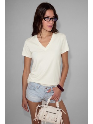 Ethiquet Sheane Kadın %100 Organik Pamuk Derin V Yakalı Comfort Fit Ekru T-Shirt