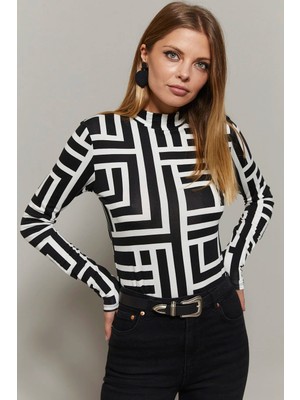 TeknoKapsül Cool & Sexy Kadın Siyah-Beyaz Yarım Balıkçı Desenli Bluz LPP1133-1