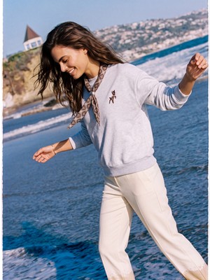 Onloox Gri Pamuklu Üç Iplik Şardonlu Oversize Fular Detaylı Ceylan Nakışlı Sweatshirt