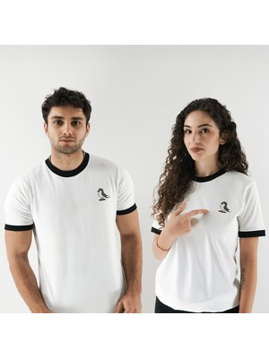 Daçka Dükkan Yuvada Kırlangıç, Unisex Tişört, Beyaz
