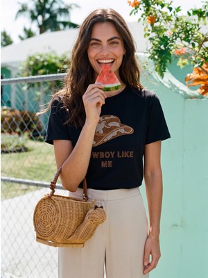 Onloox Siyah Pamuklu Bisiklet Yaka Rahat Kesim Kovboy Şapka Nakışlı Boncuk Işlemeli Tişört T-Shirt