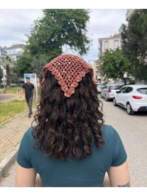 Sfenks. Kiremit Rengi Pullu Üçgen Örgü Saç Bandanası - Bohem Festival Saç Bandı