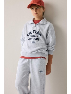 DeFacto Regular Fit Uzun Kollu Dik Yaka Pamuklu Baskılı Sweatshirt Erkek Çocuk H9892A826AU