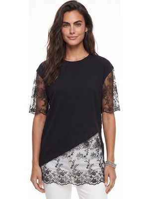 Onloox Siyah Pamuklu Bisiklet Yaka Relaxed Fit Dantel Garnili Asimetrik Kesim Kısa Kollu T-Shirt