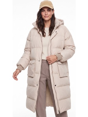 Onloox Bej Polyester Kumaş Gizli Kapüşonlu Uzun Astarlı Büyük Cep Detaylı Şişme Mont