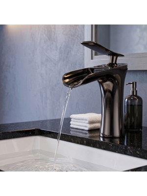 Badem10 Edge Parlak Füme Lüks Lavabo Bataryası | Modern Tasarım | 15 cm Pirinç Gövde Premium Banyo Batarya