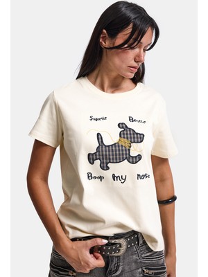 It's Basic Kadın Bej Bol Kesim Köpek Nakışlı Özel Tasarım T-Shirt