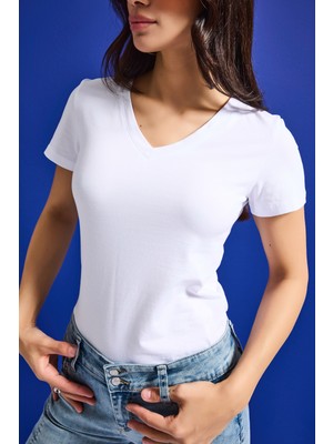 It's Basic Kadın Beyaz S6-2 V Yaka %100 Organik Pamuk Esnek Kumaş T-Shirt