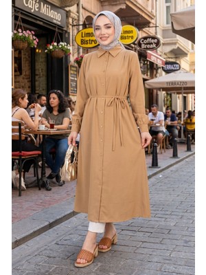 Modestim Kadın Tesettür Karamel Boydan Düğmeli Uzun Tunik Arka Roba Omuz Pile Uzun Tesettür 120 cm Tunik