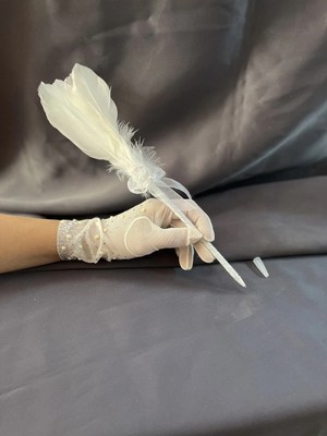 Empressco Beyaz Tüylü Nikah Kalemi – Duvar Dekorasyon Ürünü