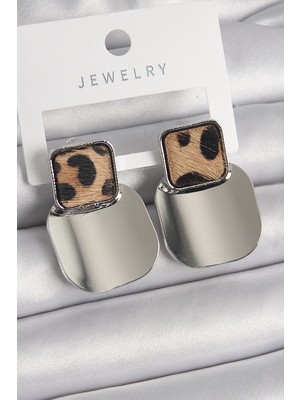 Inure Jewelry Pirinç Gümüş Renk Kare Plaka Leopar Desenli Kadın Küpe