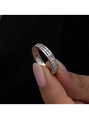 Inure Jewelry Gümüş Sıralı Baget Taşlı Kadın Yüzük