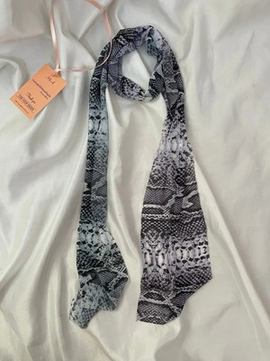Nurcanilirboutique Çok Renkli Yılan Desenli Fular