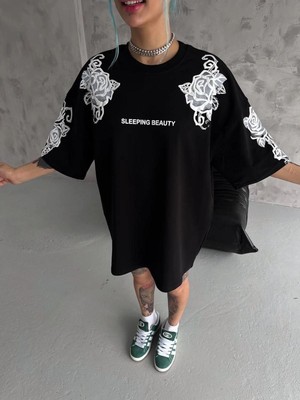 Tarz Yeri Kadın Kısa Kol Yazlık Tişört Bisiklet Yaka Baskılı Oversize T-Shirt - Siyah