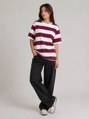 Tarz Yeri Kadın Çizgili Oversize Tişört Bisiklet Yaka Kısa Kol Yazlık T-Shirt - Bordo