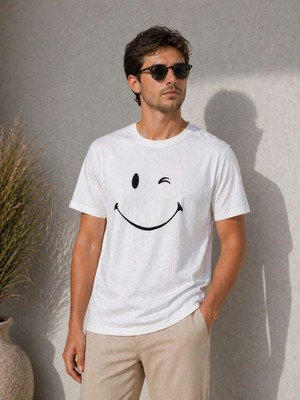 Tarz Yeri Erkek Minimal Gülümseyen Yüz Baskılı Tişört Kısa Kol Yazlık T-Shirt - Beyaz