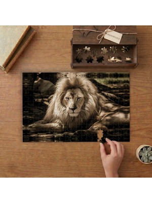 Yaşlı Aslan Tasarımı 240 Parça Ahşap Puzzle Ahşap Kutuda  MP06910