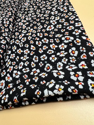 Elna Kumaş Siyah Çiçek Desenli Viskon Kumaş – Hafif Dökümlü Elbiselik | 150 cm En