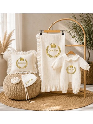 Moda Lime Isme Özel Taç ve Defne Yaprağı Temalı 5'li Hastane Çıkışı Seti - 4 Kat Müslin Yenidoğan Erkek Bebek Seti (Tulum, Battaniye, Yastık Kılıfı, Şapka, Eldiven)