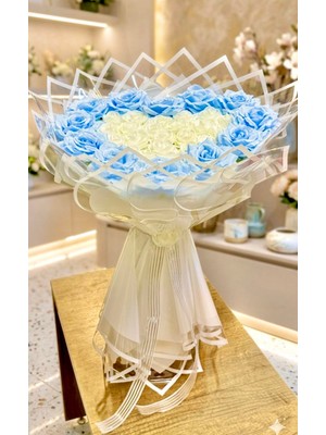 Çiçek Dünyası Söz Nişan Düğün - Baby Shower ve Doğum Günü Hediyesi Için Kalp Model Yapay Gül Buketi - Mavi Beyaz Lüks Çiçek Aranjmanı