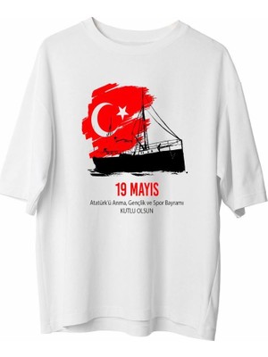 Tarz Yeri 19 Mayıs Atatürk'ü Anma Gençlik ve Spor Bayramı Baskılı Oversize T-shirt - Beyaz
