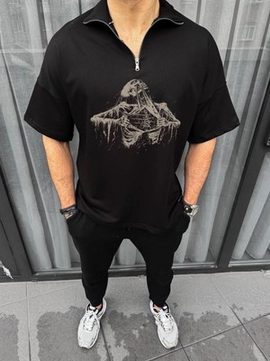 Tarz Yeri Erkek Yarım Fermuarlı Baskılı Oversize T-Shirt - Siyah
