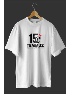 Tarz Yeri 15 Temmuz Demokrasi ve Milli Birlik Günü Baskılı Oversize Bisiklet Yaka T-shirt - Beyaz