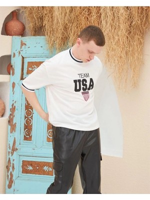 Velmora Fashion Erkek Bisiklet Yaka Tişört Nakış İşlemeli Kısa Kol Oversize T-Shirt - Beyaz