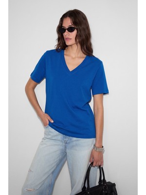 Ethiquet Sheane Kadın %100 Organik Pamuk Derin V Yakalı Comfort Fit Parlament Mavi T-Shirt