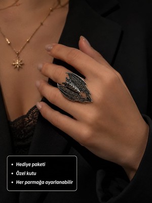 Herşey Nota Gotik Yarasa Figürlü Vintage Eskitme Kadın Yüzüğü – Detaylı Kanat Motifli Mistik ve Karanlık Tasarım Aksesuar