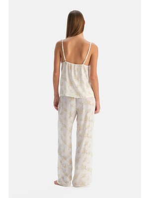 Dagi Kırık Beyaz Çiçek Desenli Dokuma Atlet Pijama Takımı