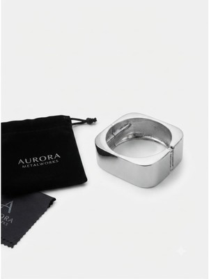 Ovia Jewelry Geometrik Kare Tasarımlı Gümüş Renk Kelepçe Bileklik - Şık Kadın Aksesuar