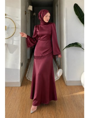 Tesettür Diyarı Sahra Taş Püsküllü Saten Kumaş Tesettür Abiye- Bordo