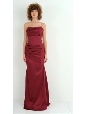 Hazel Kadın Bordo Straplez Degaje Yaka Drape Detaylı Saten Abiye Elbise