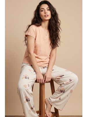 Siyah İnci Somon Çiçek Desenli Viskon Örme Pijama TAKIM26119120