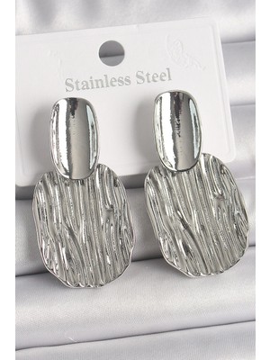 Inure Jewelry Pirinç Gümüş Renk İşlemeli Kare Plaka Model Kadın Küpe
