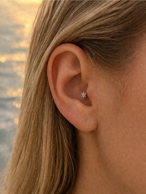 Poseidons Jewellery 14 Ayar Altın Zirkon Taşlı Çiçek Figürlü Tragus Piercing