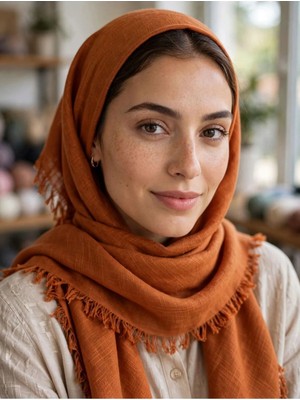 Güzel Kaman Başörtüsü Dört Mevsim Giyilen Taba 1 Adet Kaliteli Kullanışlı Güzel Şık ( Ebadı : 100 cm x 100 cm )