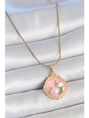 Renas Store 316L Çelik Gold Renk Zincir Pembe Mineli Incili Çiçek Işlemeli Portre Model Kadın Kolye