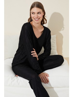 Siyah İnci Siyah Jakarlı Parlak Desenli Örme Pijama Takımı