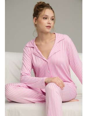 Siyah İnci Pembe Beyaz Çizgi Desenli Gömlek Yaka Düğmeli Milan Örme Pijama TAKIM25224022