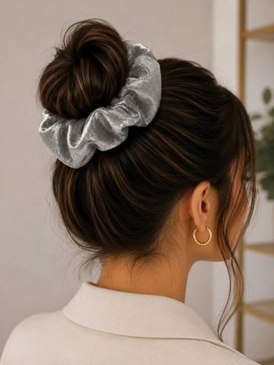 Bymiel Parlak Kumaş Büyük Boy Scrunchie Saç Lastiği – Topuz ve At Kuyruğu Tokası