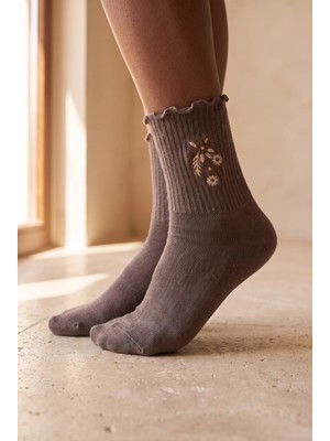 Bony Socks Kadın Papatya Nakışlı Pamuklu Soket Çorap Koyu Kahve