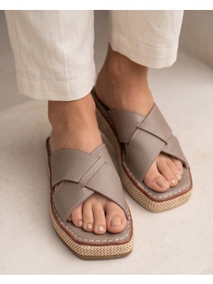 Futsi Shoes Nerına Gri Hakiki Deri Çapraz Bantlı Kadın Terlik