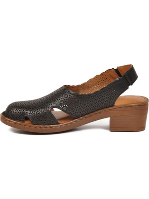 Castle Black Siyah Lazer Kesim Çiçek Desenli Kalın Topuk Kadın Slingback Sandalet 45224
