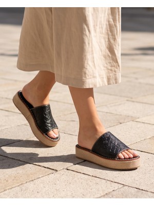 Futsi Shoes Egret Siyah Hakiki Deri Lazer Kesim Çiçek Desenli Hasır Tabanlı Platform Kadın Terlik