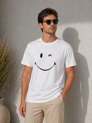 Pomeya  Erkek Minimal Gülümseyen Yüz Baskılı Tişört Kısa Kol Yazlık T-Shirt - Beyaz
